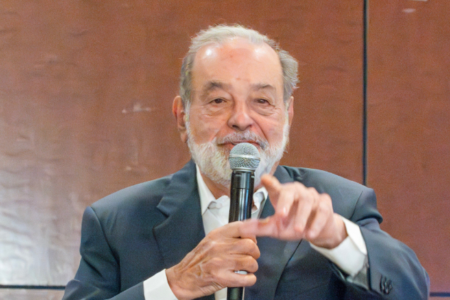 El ingeniero Carlos Slim Helú, presidente de Grupo Carso, dictó la conferencia: “Prospectiva en la aplicación eficiente de la ingeniería mexicana para establecer condiciones de inversión en nuestro país”, impartida en el marco del Día del Ingeniero, convocada por la Unión Mexicana de Asociaciones de Ingenieros A.C.