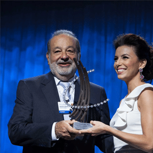 El Ing. Carlos Slim Helú fue condecorado en la ciudad de Nueva York, por el expresidente Bill Clinton, con el reconocimiento al Liderazgo en Filantropía, durante la Sexta Ceremonia de los Clinton Global Citizen Awards.