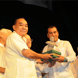 The World Boxing Council did award Mr. Carlos Slim the WBC Humanitarian Prize of the Year by his support to the boxing world.