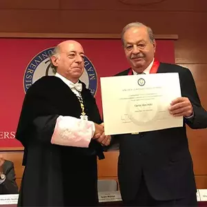 La Universidad Carlos III de Madrid condecoró con la Medalla de Honor al Ing. Carlos Slim Helú