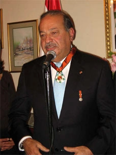 Carlos Slim Helú recibe condecoración Orden del Cedro Nacional