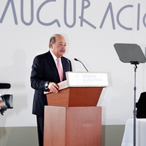 Dona Fundación Carlos Slim la Plaza Mariana a la Arquidiócesis de la Ciudad de México y entrega el mercado con más de 1,000 locales a las autoridades del Distrito Federal.