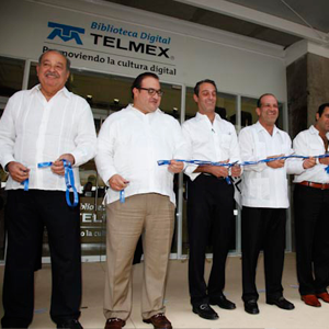 El Ing. Carlos Slim inauguró la Biblioteca Digital TELMEX Veracruz, ubicada en Plaza Nuevo Veracruz, desarrollo inmobiliario construido por Grupo CARSO, que también abrió sus puertas. El Ing. Slim estuvo acompañado por el Gobernador de Veracruz, Dr. Javier Duarte de Ochoa, el Lic. Carlos Slim Domit, Presidente de Grupo CARSO, y el Lic. Héctor Slim Seade, Director General de TELMEX.