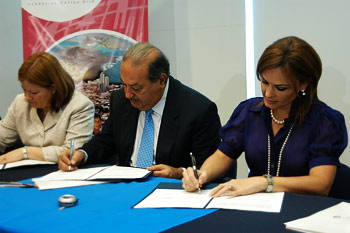 Vivian Fernández de Torrijos, Primera Dama de Panamá y Carlos Slim Helú, a través del Instituto Carlos Slim de la Salud, firman acuerdo para fortalecer programas de salud.