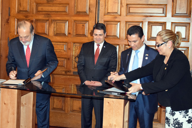Firma de Convenio entre el Gobierno de Honduras y Fundación Carlos Slim.
