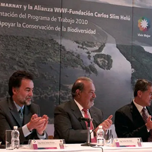 La Secretaría de Medio Ambiente y Recursos Naturales (Semarnat) invertirá 2 mil millones de pesos para desarrollar proyectos de conservación de la biodiversidad y promoción del desarrollo sustentable en seis regiones del país, monto que se suma a los 200 millones de pesos que aportarán el Fondo Mundial para la Naturaleza (WWF por sus siglas en inglés) y la Fundación Carlos Slim.