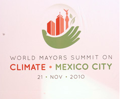 El Ing. Carlos Slim participó como invitado especial en la Cumbre Mundial de Alcaldes sobre Cambio Climático (World Mayors Summit on Climate), que se realizó el 21 de noviembre de 2010, en el Palacio de la Escuela de Medicina, en la Ciudad de México.